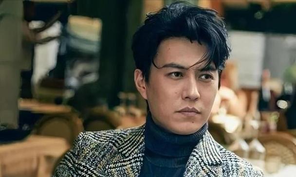 低音炮演员的真实身份是什么？