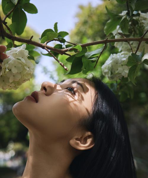 佳能相机如何拍出美女的光影效果？